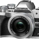 Olympus OM-D E-M10 Mark IV Mirrorless Φωτογραφική Μηχανή Kit (ED 14‑42mm F3.5‑5.6 EZ Pancake) Ασημί