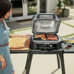 Ninja Woodfire Pro Connect XL Επιτραπέζια Ηλεκτρική Ψησταριά Αυλακωτής Πλάκας 1700W με Καπάκι και Ρυθμιζόμενο Θερμοστάτη OG901EU