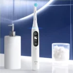 Oral-B Io Series 6s Ηλεκτρική Οδοντόβουρτσα με Αισθητήρα Πίεσης και Θήκη Ταξιδίου Λευκή