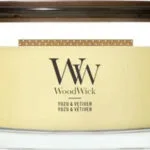 WoodWick Αρωματικό Κερί σε Βάζο με Άρωμα WoodWick Yuzu & Vetiver Elipsa scented candle — Elipsa format elliptical jar Net weight 453.6 g Fragrance Yuzu citrus blended with Vetiver woody earthy Product code MPN 2238138 EAN Barcode 5038581187952 Brand WoodWick Features the 453.6gr