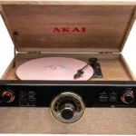 Akai Proffesional ATT-300CC Βαλιτσάκι Πικάπ με Belt Drive, Προενίσχυση και Ενσωματωμένα Ηχεία Καφέ